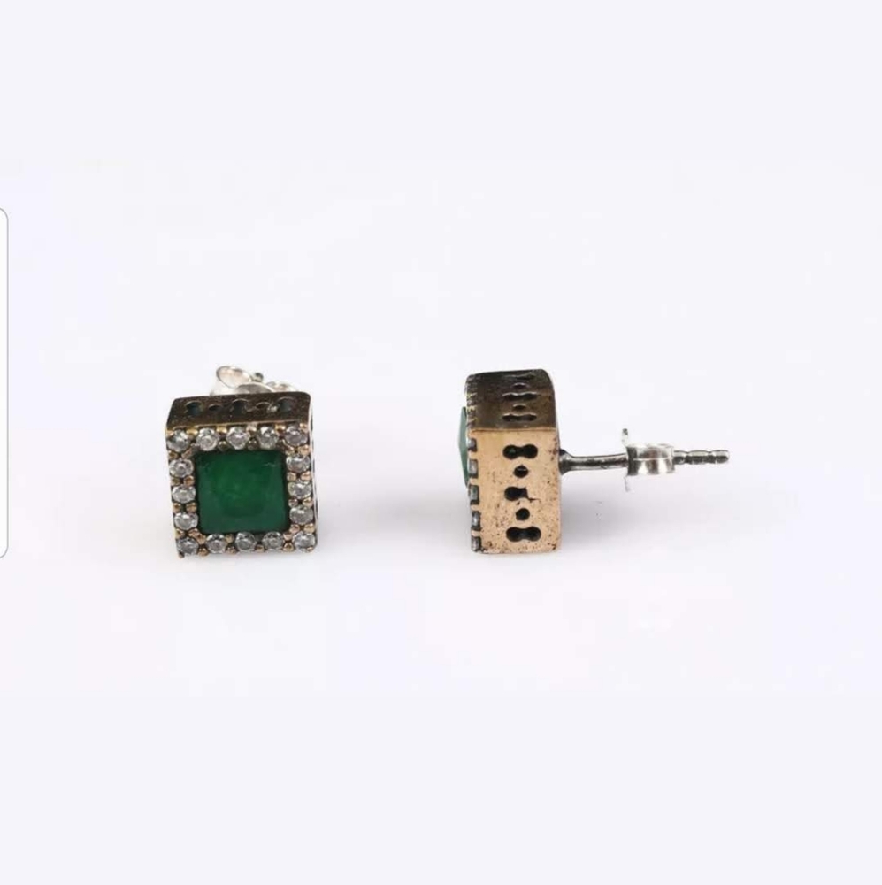 Square emerald & white topaz ear studs - Picture 2 of 4